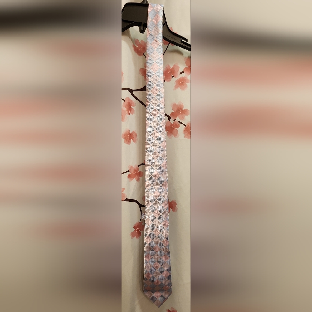 NWOT Hi-Tie Pink Blue Square Diamond Pattern Tie Classic